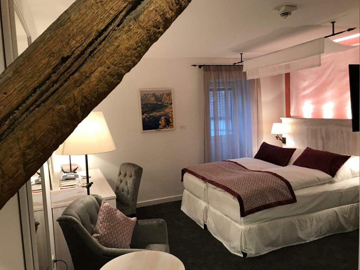Altes Amtshaus, 3 Hotel Mulfingen Bagian luar foto